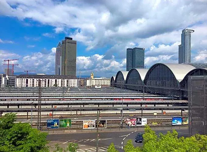Toyoko Hauptbahnhof